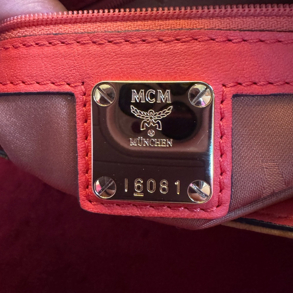 💯 Guaranteed Authentic MCM Top Handle / Crossbody Bag - Picture 14 of 16